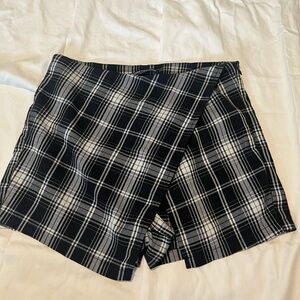 Brandy Melville Navy and White Plaid Skort